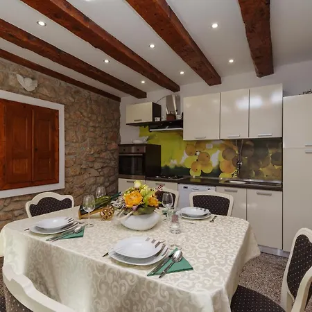 Casa de Férias Barac Family Grižane